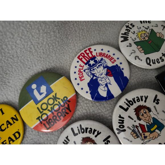 Lot 9 Vintage Library Pin Reading Books 1980s Free Libraries President Dino - Picture 4 of 10